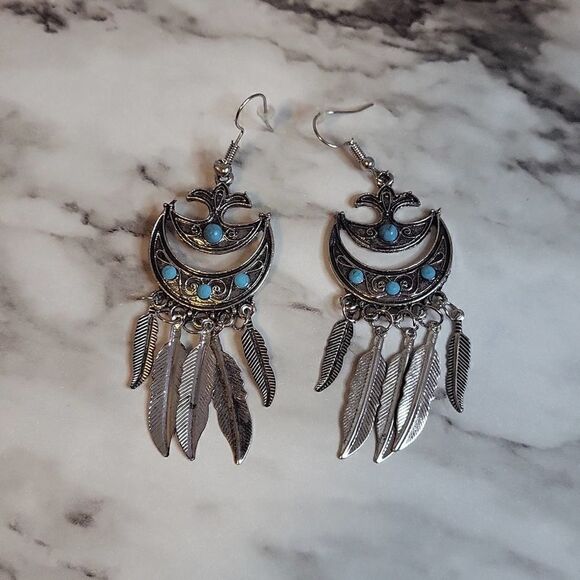 Native American earrings crescent style faux turquoise silver colored feathers - Picture 4 of 6